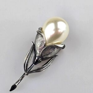BOTTICELLI Vintage 60s Cream and Silver Floral Brooch with Pearl Center